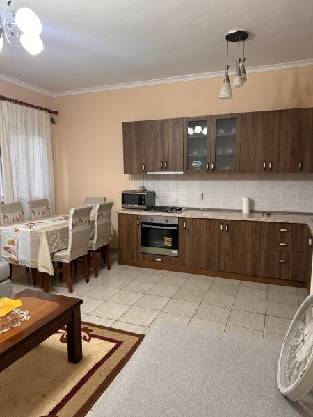 Durres, jepet me qera apartament 2+1+Ballkon Kati 2, 107 m² 400 € (Rruga Hysen Myshketa)