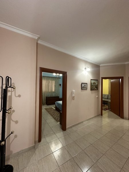 Durres, jepet me qera apartament 2+1+Ballkon Kati 2, 107 m² 400 € (Rruga Hysen Myshketa)