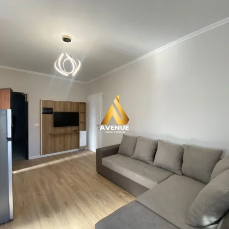 Tirane, jepet me qera apartament 1+1 Kati 7, 550 € (21 Dhjetori)