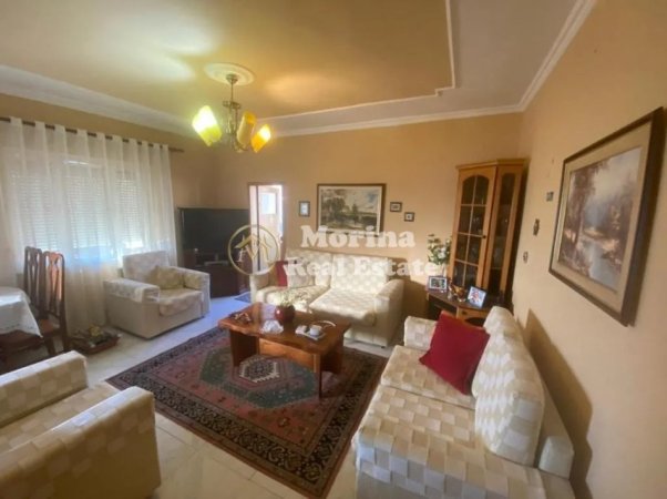 Tirane, jepet me qera apartament 3+1 Kati 6, 100 m² 500 € (Qender)