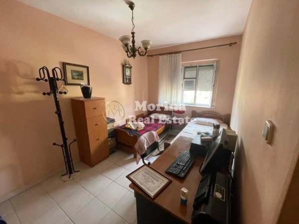 Tirane, jepet me qera apartament 3+1 Kati 6, 100 m² 500 € (Qender)