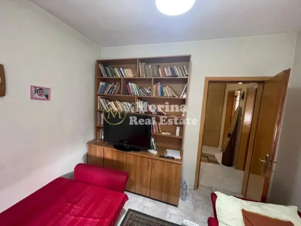 Tirane, jepet me qera apartament 3+1 Kati 6, 100 m² 500 € (Qender)