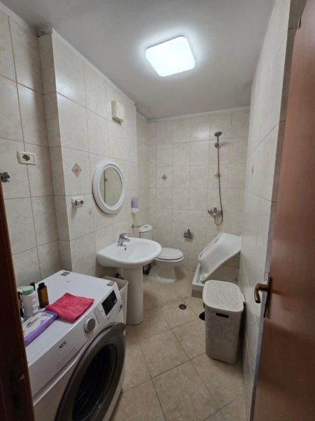 Tirane, jepet me qera apartament 2+1 Kati 3, 85 m² 900 € (Rruga e Kosovareve)