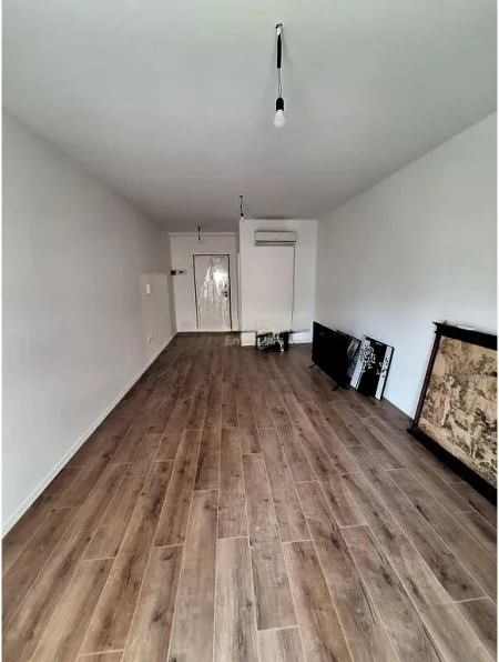 Tirane, jepet me qera zyre Kati 2, 40 m² 500 € (Myslym Shyri)