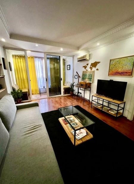 Tirane, jepet me qera apartament 1+1 Kati 3, 64 m² 700 € (Qender)