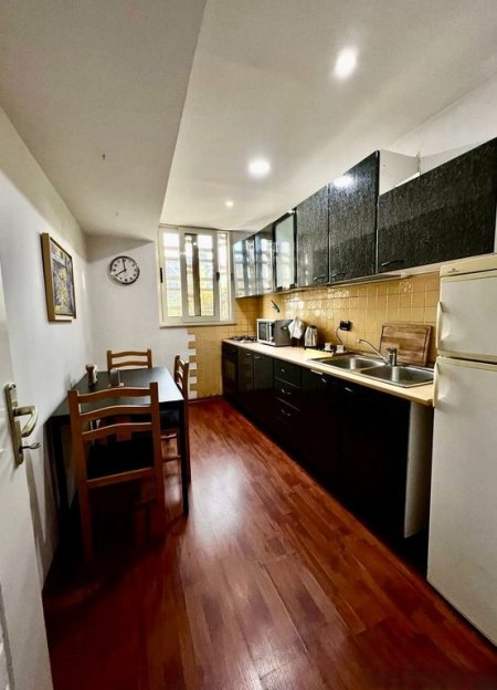 Tirane, jepet me qera apartament 1+1 Kati 3, 64 m² 700 € (Qender)