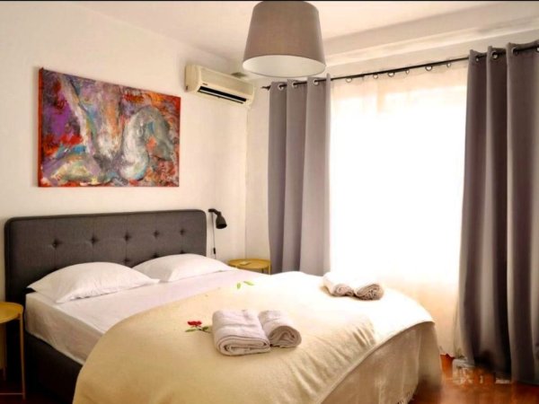 Tirane, jepet me qera apartament 1+1 Kati 3, 64 m² 700 € (Qender)