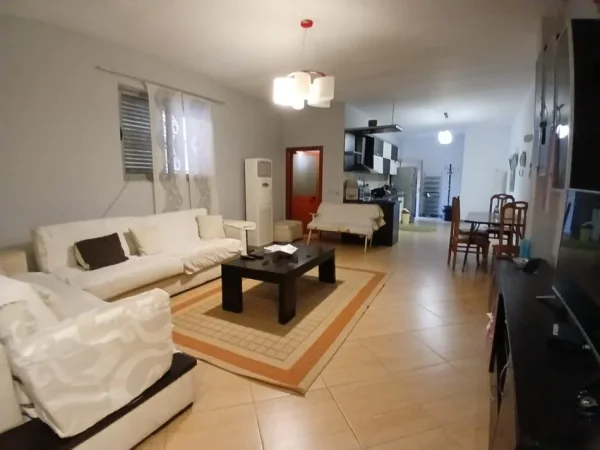 Tirane, jepet me qera apartament 2+1+Ballkon Kati 2, 80 m² 45.000 leke