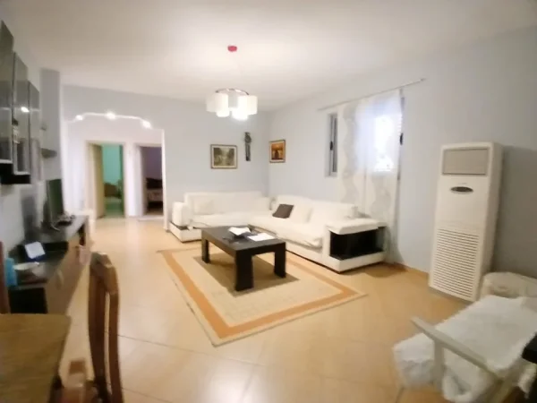 Tirane, jepet me qera apartament 2+1+Ballkon Kati 2, 80 m² 45.000 leke