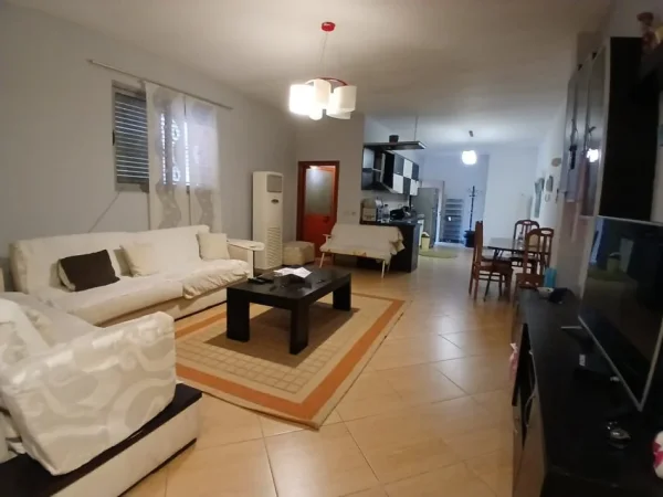 Tirane, jepet me qera apartament 2+1+Ballkon Kati 2, 80 m² 45.000 leke