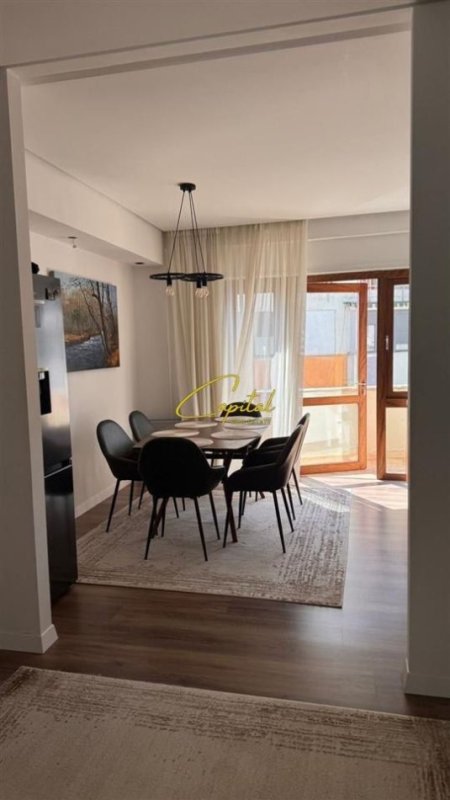 Tirane, jepet me qera apartament 3+1 Kati 6, 167 m² 650 € (FRESKU)