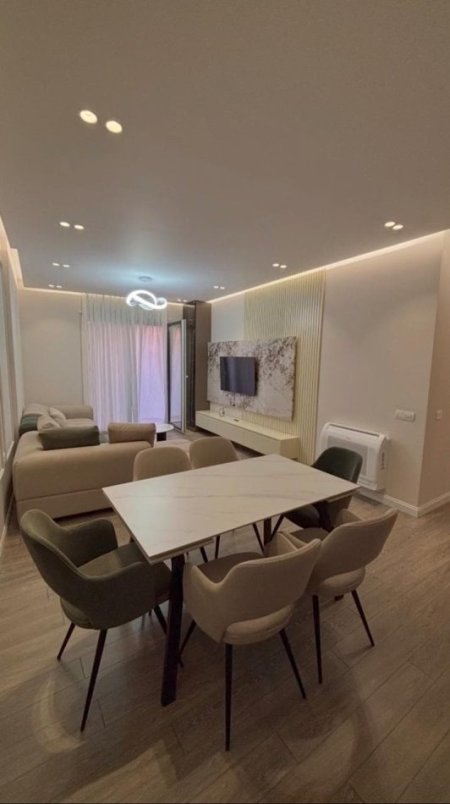 Tirane, jepet me qera apartament 2+1 Kati 1, 95 m² 1.100 € (Teg)