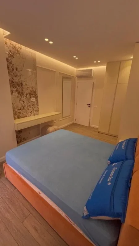 Tirane, jepet me qera apartament 2+1 Kati 1, 95 m² 1.100 € (Teg)