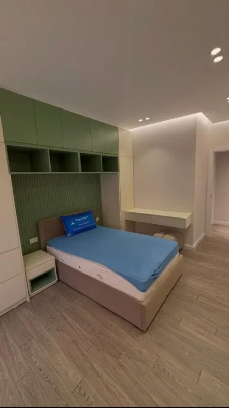 Tirane, jepet me qera apartament 2+1 Kati 1, 95 m² 1.100 € (Teg)