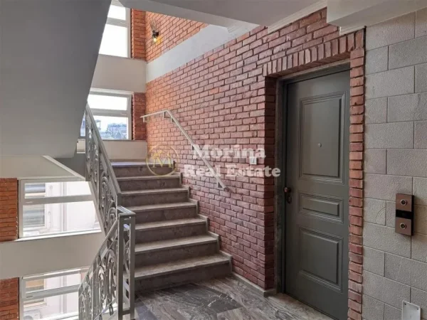 Tirane, jepet me qera ambjent biznesi Kati 4, 56 m² 750 € (Rruga e Elbasanit)
