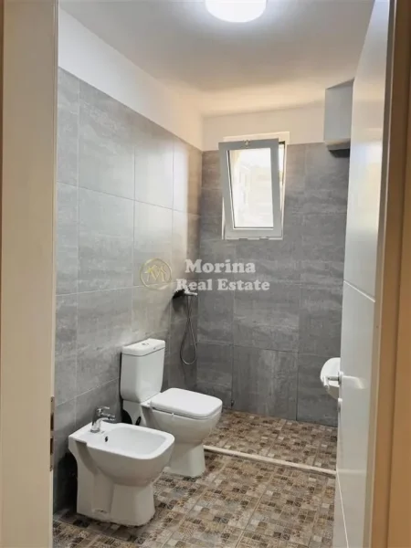 Tirane, jepet me qera ambjent biznesi Kati 4, 56 m² 750 € (Rruga e Elbasanit)