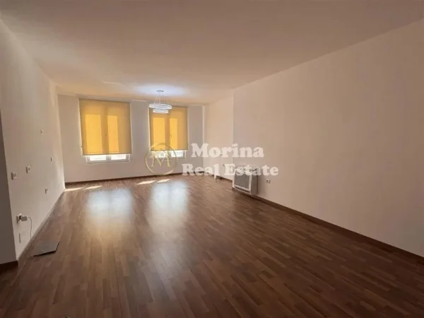 Tirane, jepet me qera ambjent biznesi Kati 4, 56 m² 750 € (Rruga e Elbasanit)