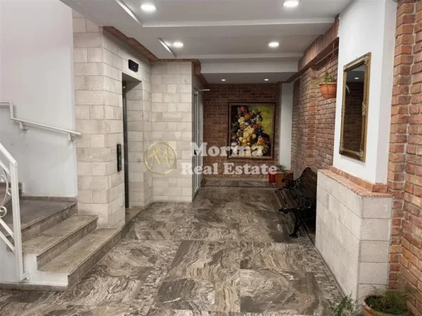 Tirane, jepet me qera ambjent biznesi Kati 4, 56 m² 750 € (Rruga e Elbasanit)