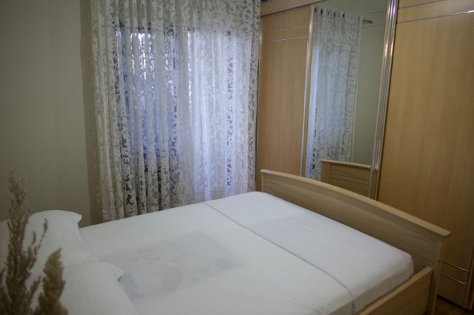 Tirane, jepet me qera apartament 2+1 Kati 4, 80 m² 600 € 