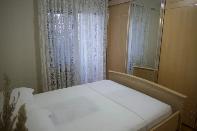 Tirane, jepet me qera apartament 2+1 Kati 4, 80 m² 700 €