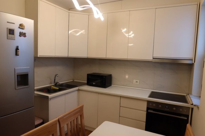 Tirane, jepet me qera apartament 2+1 Kati 4, 80 m² 600 € 