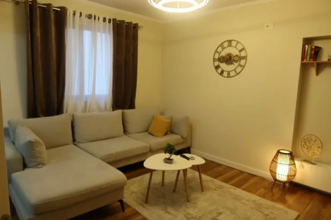 Tirane, jepet me qera apartament 2+1 Kati 4, 80 m² 700 €
