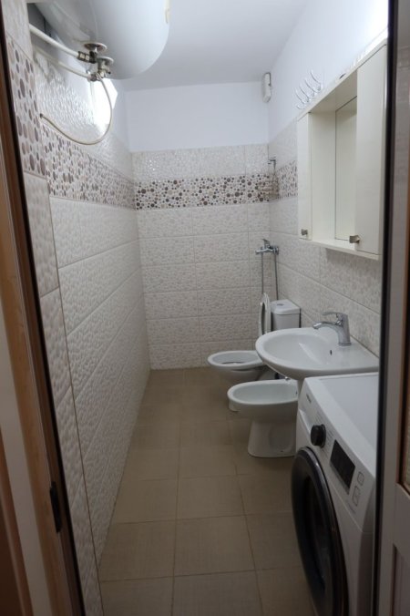 Tirane, jepet me qera apartament 2+1 Kati 4, 80 m² 600 € 
