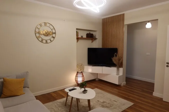 Tirane, jepet me qera apartament 2+1 Kati 4, 80 m² 700 €