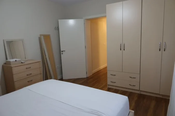 Tirane, jepet me qera apartament 2+1 Kati 4, 80 m² 700 €