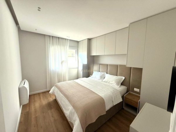 Tirane, jepet me qera apartament 1+1 Kati 4, 75 m² 750 € (pazari i ri)