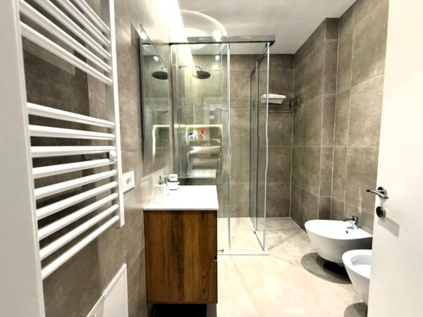 Tirane, jepet me qera apartament 1+1 Kati 4, 75 m² 750 € (pazari i ri)