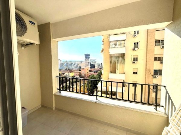 Tirane, jepet me qera apartament 1+1 Kati 4, 75 m² 750 € (pazari i ri)