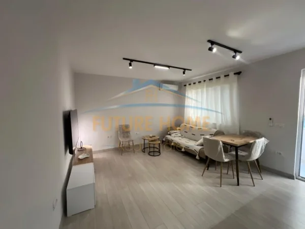 Tirane, jepet me qera apartament 1+1 Kati 4, 50 m² 730 € 