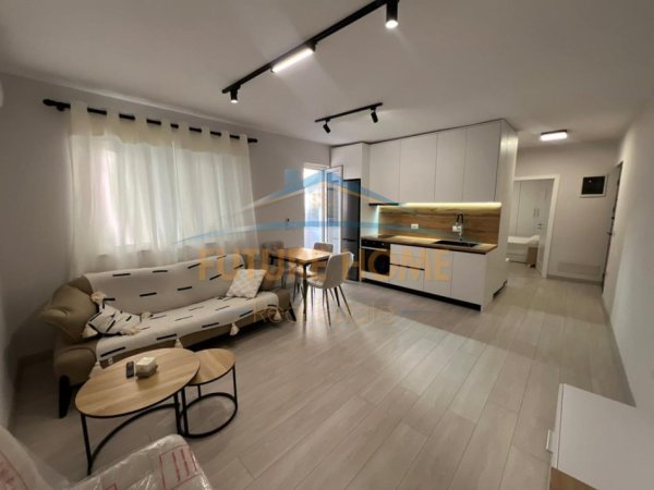 Tirane, jepet me qera apartament 1+1 Kati 4, 50 m² 730 € 