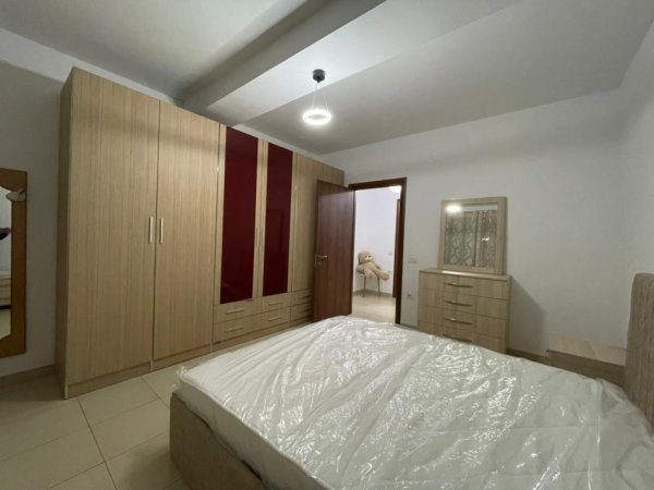Tirane, jepet me qera apartament 1+1 Kati 4, 64 m² 450 € (Prane Hotel Marinaj.)