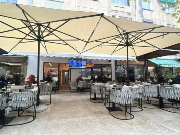 Tirane, shitet lokal Kati 0, 76 m² 330.000 € 