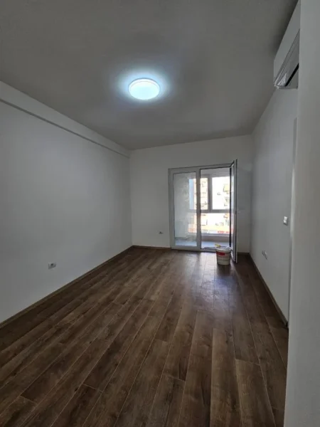 Tirane, jepet me qera ambjent biznesi Kati 3, 60 m² 600 € (Zog i Zi)