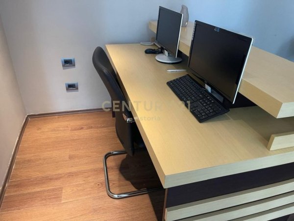 Tirane, jepet me qera ambjent biznesi Kati 2, 78 m² 1.500 € (Ish Ekspozita)