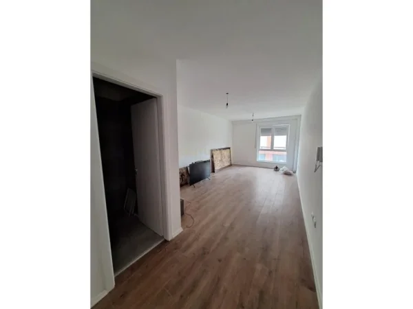 Tirane, jepet me qera ambjent biznesi Kati 2, 41 m² 500 € (Myslym shyri)