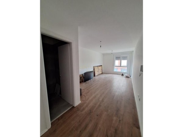 Tirane, jepet me qera ambjent biznesi Kati 2, 41 m² 500 € (Myslym shyri)