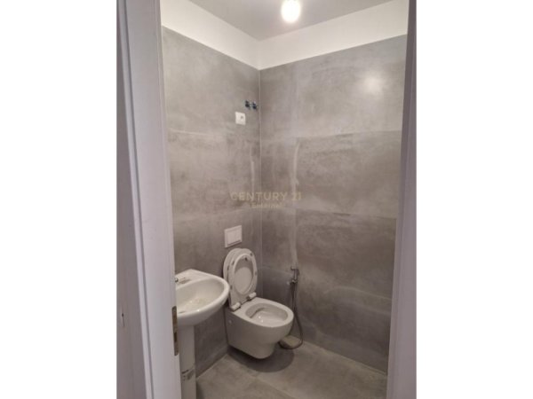 Tirane, jepet me qera ambjent biznesi Kati 2, 41 m² 500 € (Myslym shyri)