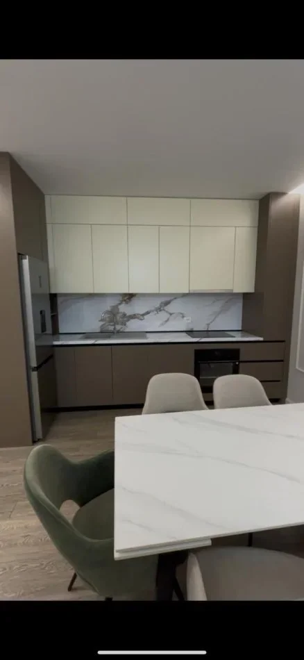 Tirane, jepet me qera apartament 2+1 Kati 1, 95 m² 1.100 € (Farke)