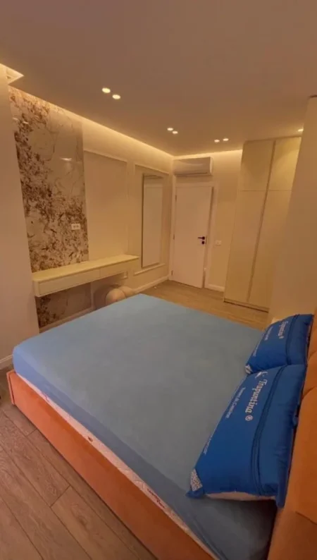 Tirane, jepet me qera apartament 2+1 Kati 1, 95 m² 1.100 € (Farke)