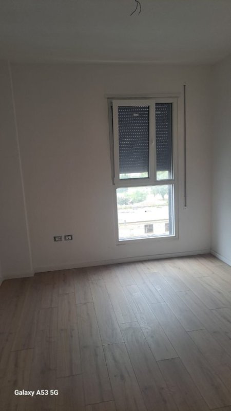 Tirane, jepet me qera zyre , 99 m² 550 € 