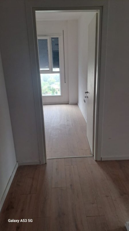 Tirane, jepet me qera zyre , 99 m² 550 € 