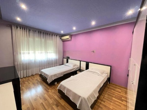Tirane, jepet me qera apartament 2+1 Kati 7, 120 m² 1.000 € (PRANE AMBASADES AMERIKANE)