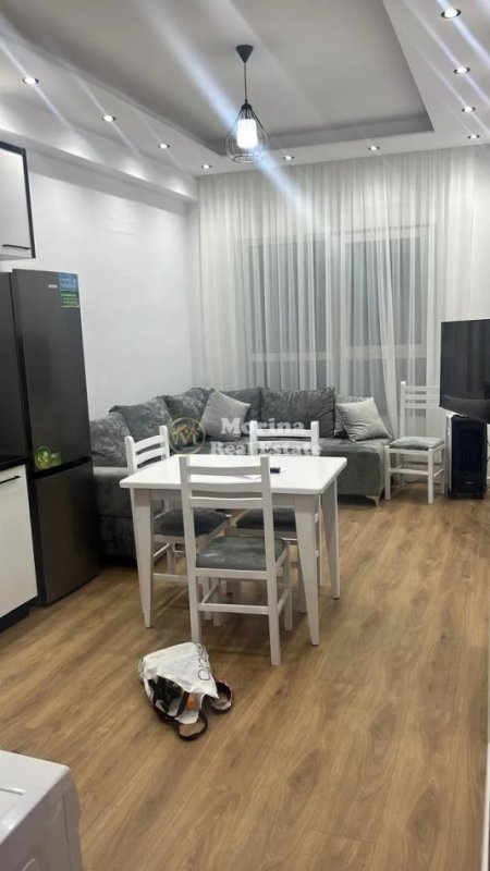 Tirane, jepet me qera apartament 1+1 Kati 7, 45 m² 400 € (Ali Demi)