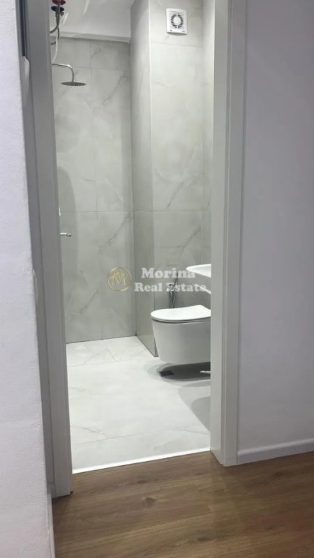 Tirane, jepet me qera apartament 1+1 Kati 7, 45 m² 400 € (Ali Demi)