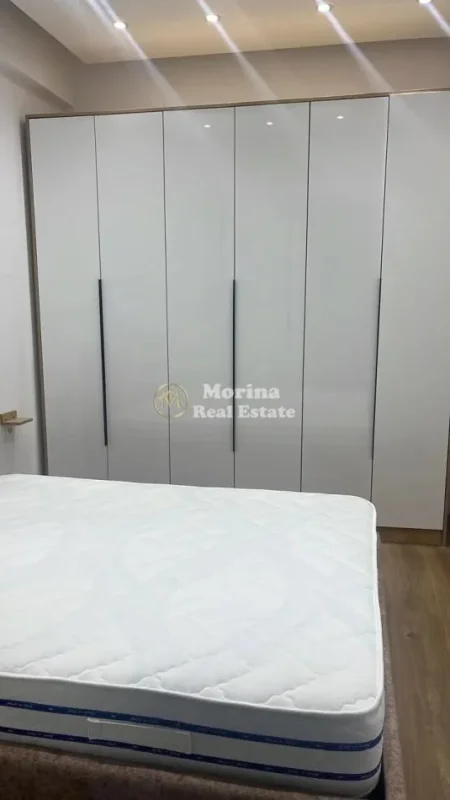 Tirane, jepet me qera apartament 1+1 Kati 7, 45 m² 400 € (Ali Demi)
