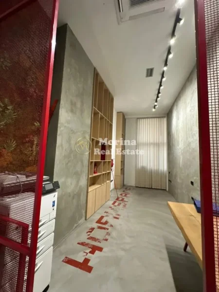 Tirane, jepet me qera ambjent biznesi Kati 2, 45 m² 500 € (Qender)
